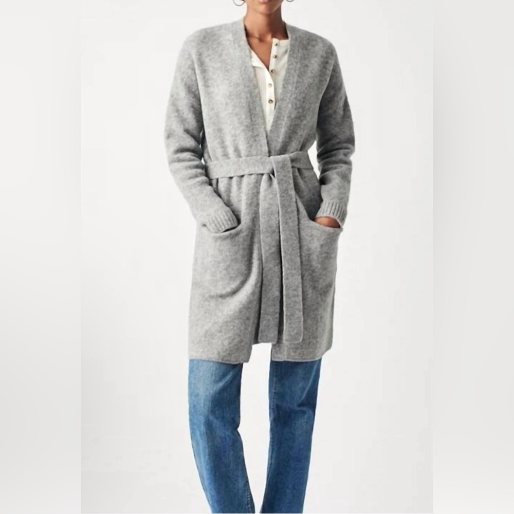 Leaving tomorrow!  Faherty Cardigan Sweater with Belt size XS/S in Camel
